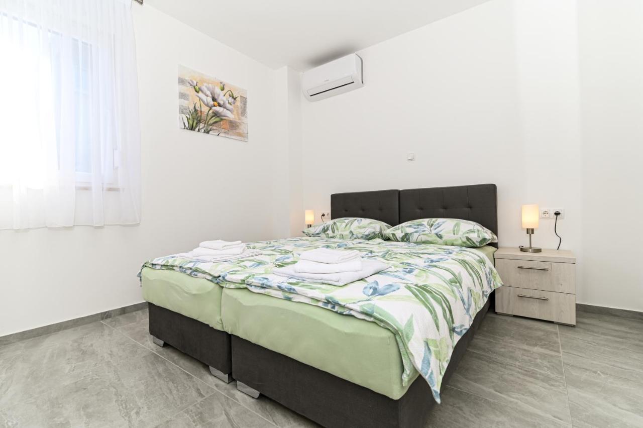 Luxury Apartment With Swimming Pool Ana 트로기르 외부 사진